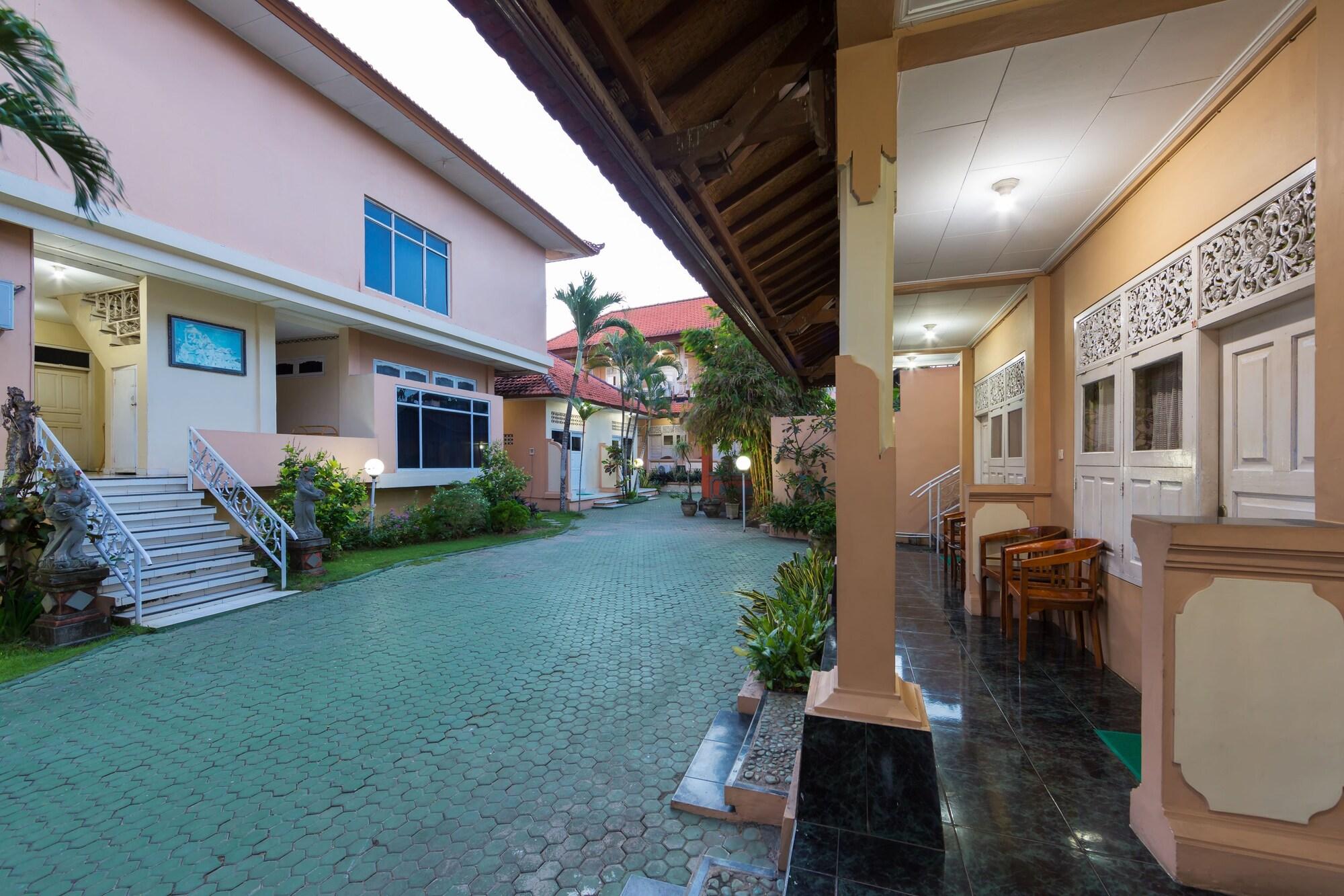 Oyo 3134 Puri Tamu Hotel Джимбаран Экстерьер фото