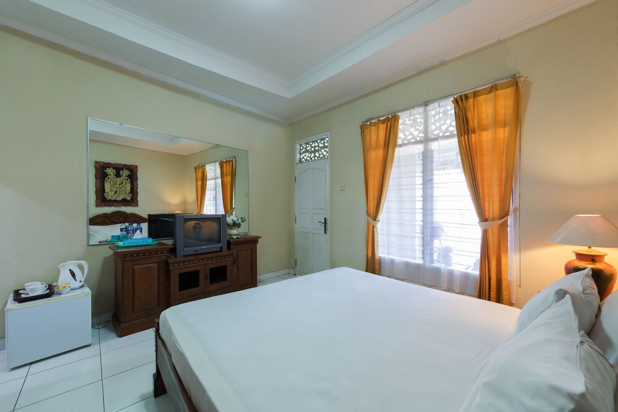Oyo 3134 Puri Tamu Hotel Джимбаран Экстерьер фото