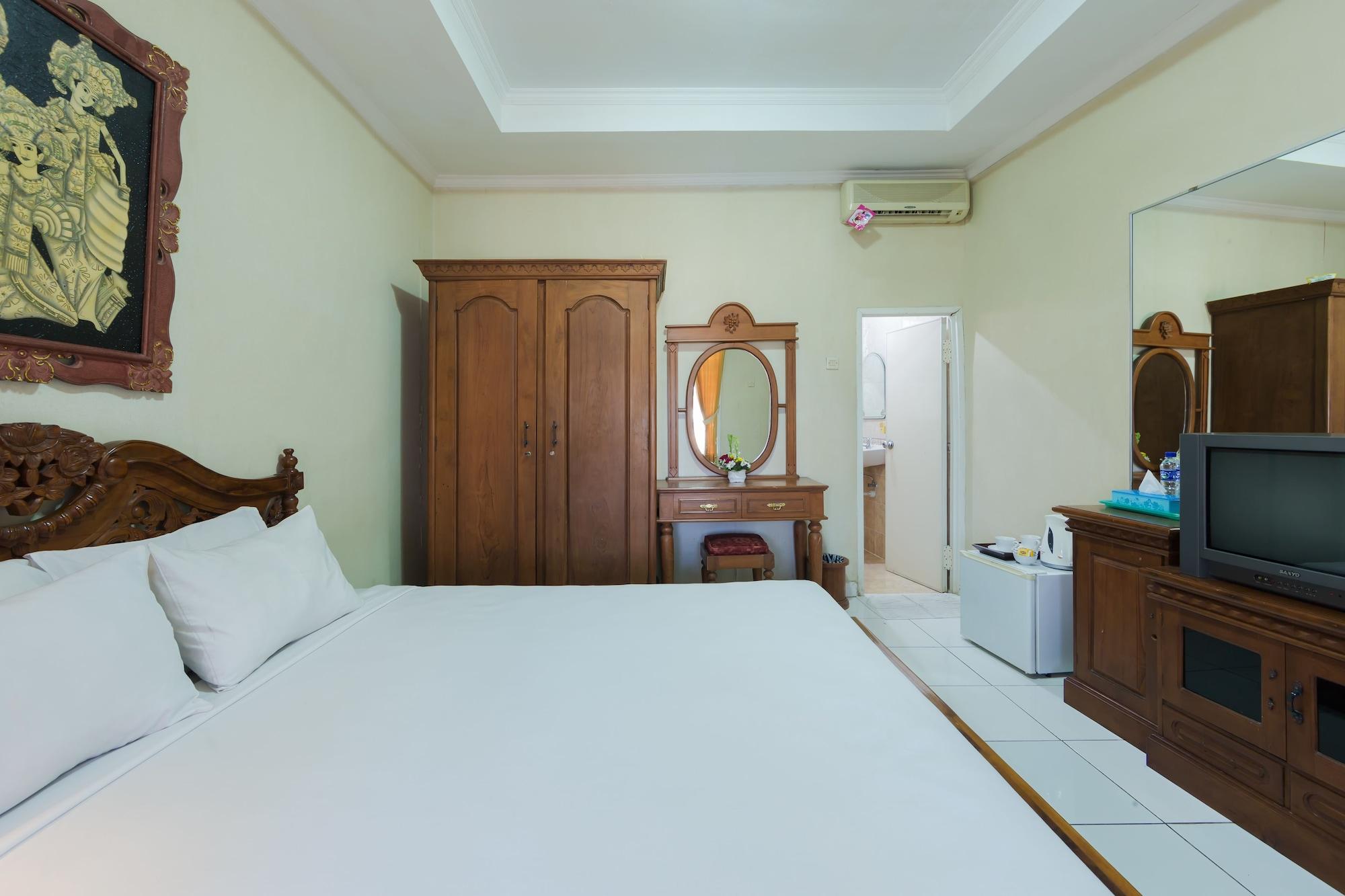Oyo 3134 Puri Tamu Hotel Джимбаран Экстерьер фото