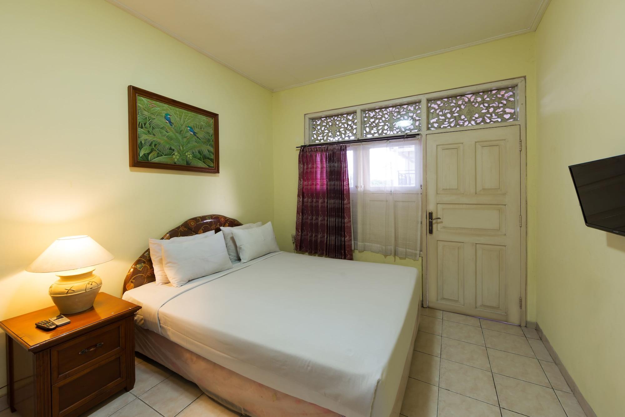 Oyo 3134 Puri Tamu Hotel Джимбаран Экстерьер фото