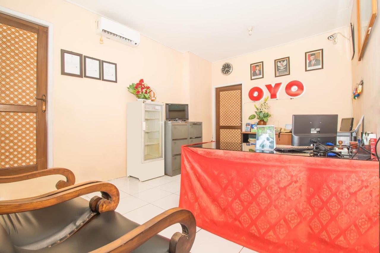 Oyo 3134 Puri Tamu Hotel Джимбаран Экстерьер фото