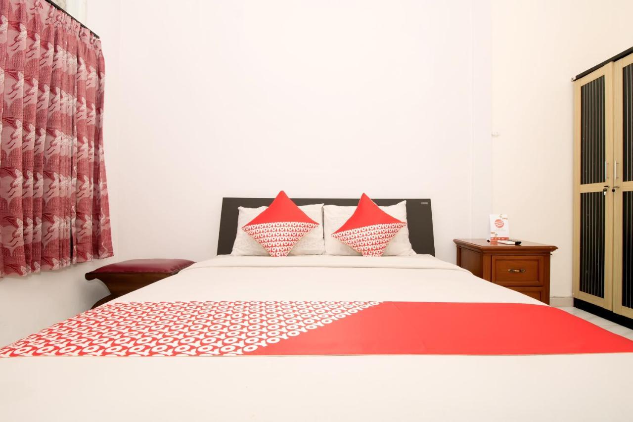 Oyo 3134 Puri Tamu Hotel Джимбаран Экстерьер фото